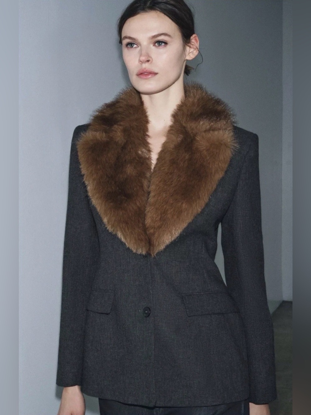 ZARA SIZE M ZW FW25 FITTED BLAZER WITH FAUX FUR COLLAR ZW COLLECTION | 9668/926